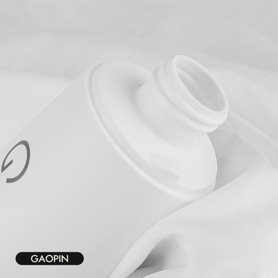 Botella vacía plástica del apretón del champú del HDPE con el casquillo 250ml Matt Surface helado negro blanco del disco