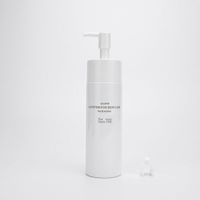 El maquillaje del ANIMAL DOMÉSTICO quita la belleza cosmética del cilindro que empaqueta la botella plástica de la loción
